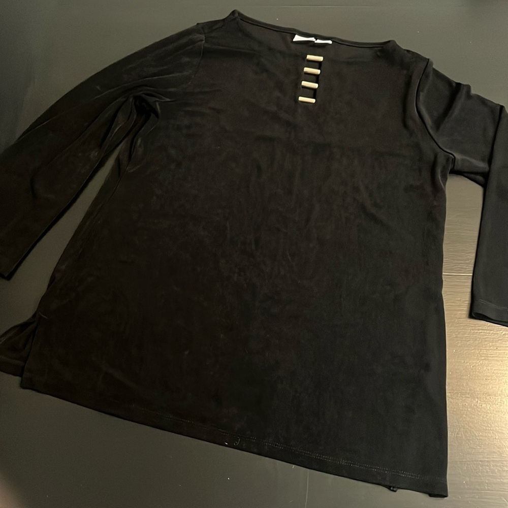Chico’s‎ top size 1 equivalent to women’s medium